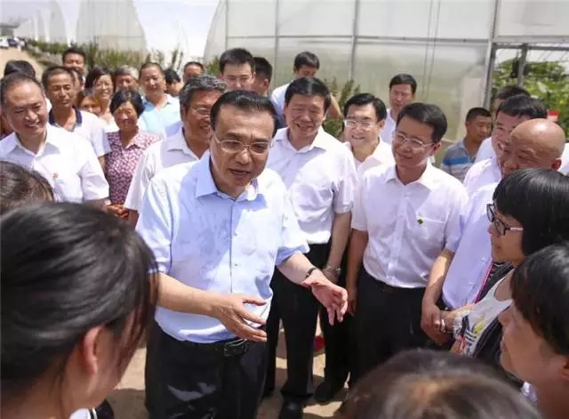 李克強(qiáng)總理冒酷暑考察陜西羊乳產(chǎn)業(yè)鏈，精準(zhǔn)扶貧項(xiàng)目